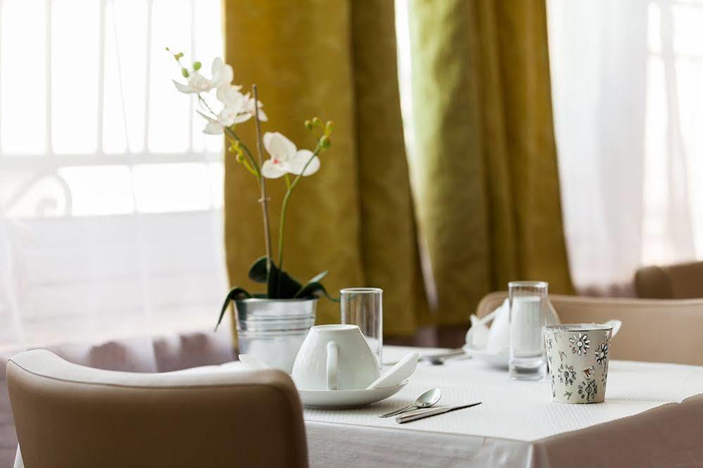 Logis Le Relais Sarrasin Hotel Vezenobres Екстериор снимка
