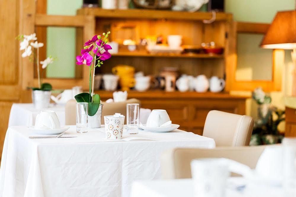 Logis Le Relais Sarrasin Hotel Vezenobres Екстериор снимка